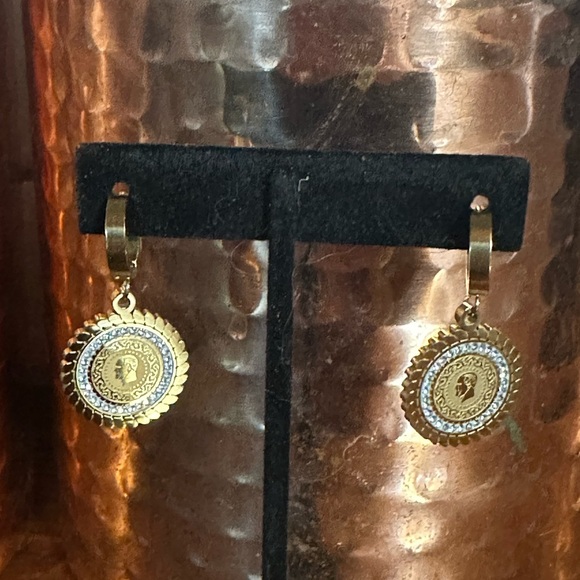 Count stainless earrings. NWT - Picture 2 of 6